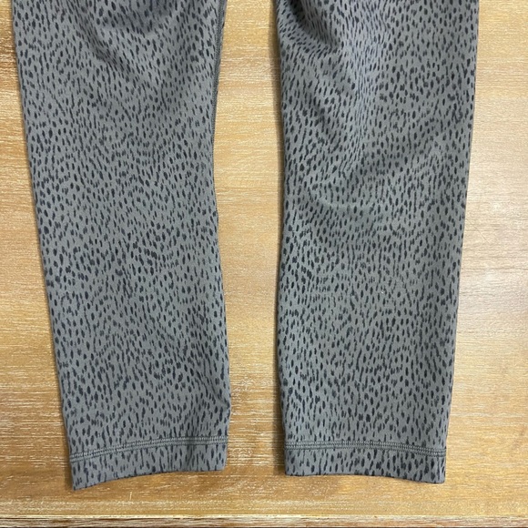 Lululemon Wunder Under Crop Leggings 2 - Picture 4 of 8